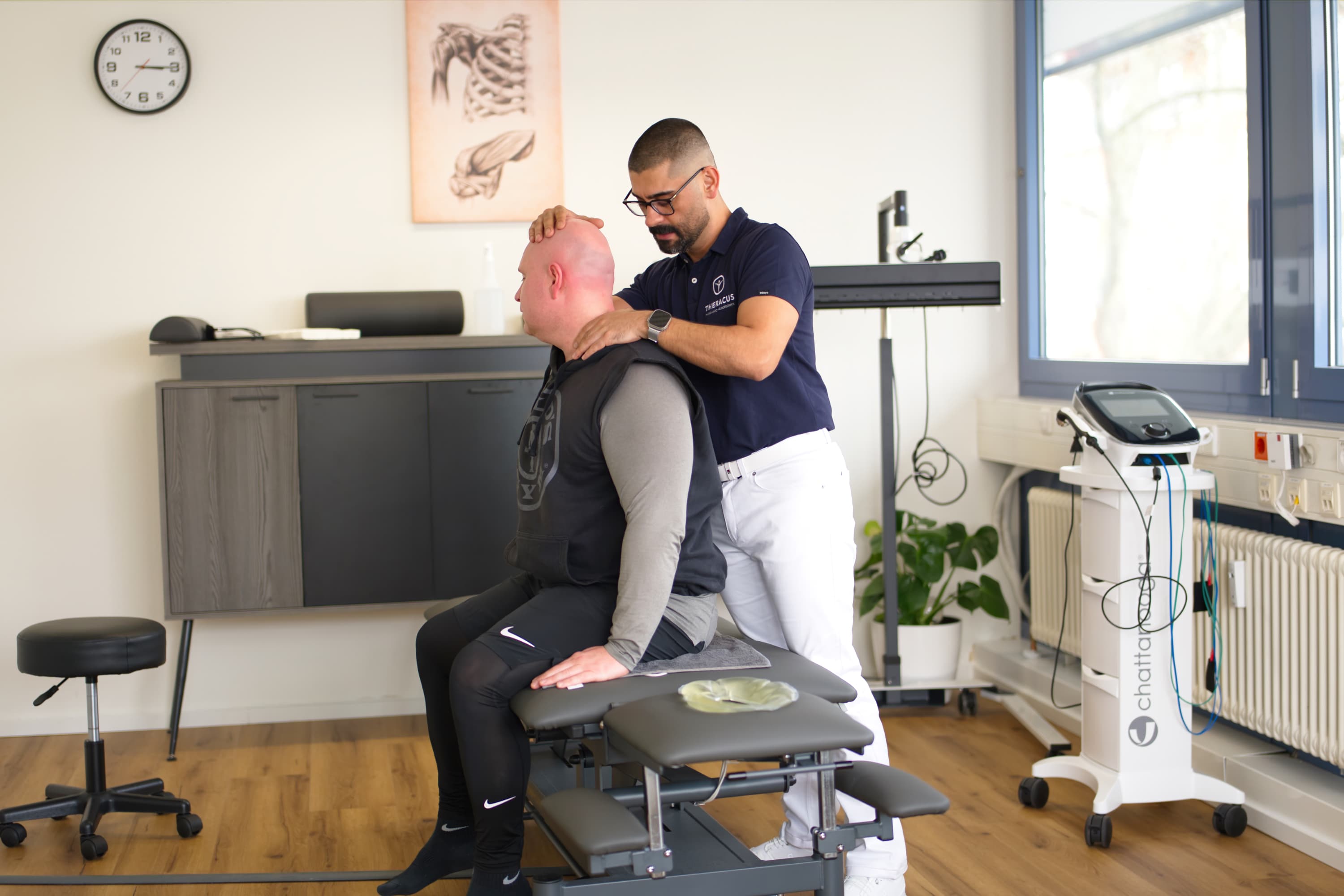 Nackenschmerzen behandeln – Manuelle Therapie an der HWS, THERACUS Heilbronn Physiotherapeutische Behandlung von Nackenschmerzen und HWS-Blockaden bei THERACUS Heilbronn